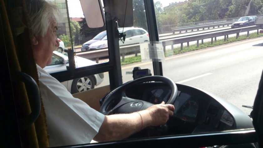 Шофьорите на автобуси в София вече ще взимат по 2000 лева заплата