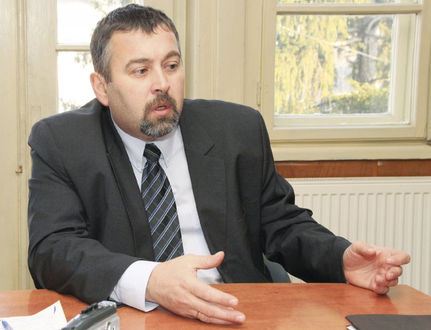 Кметът на Златарица с обвинение за принуда