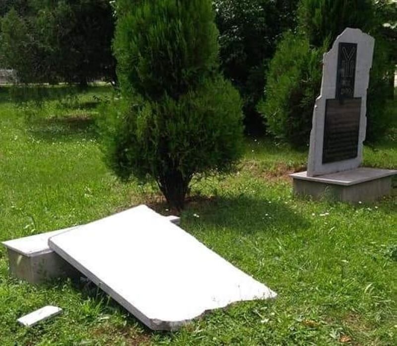 Арестуваха македонеца, потрошил паметника на Хан Аспарух в Левски