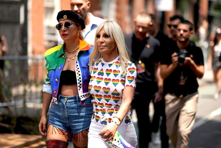 Лейди Гага и Версаче пускат гей колекция (СНИМКИ)