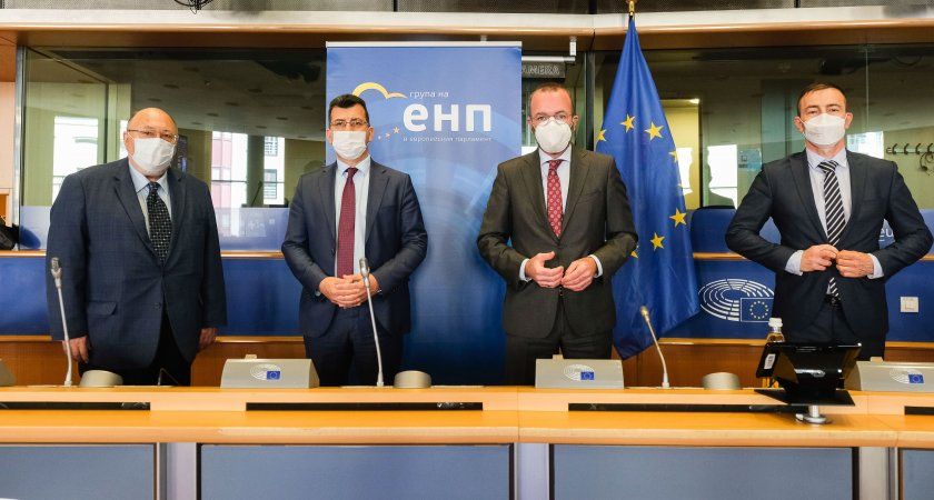 ЕНП съгласни с ГЕРБ, че вървял пълзящ преврат у нас