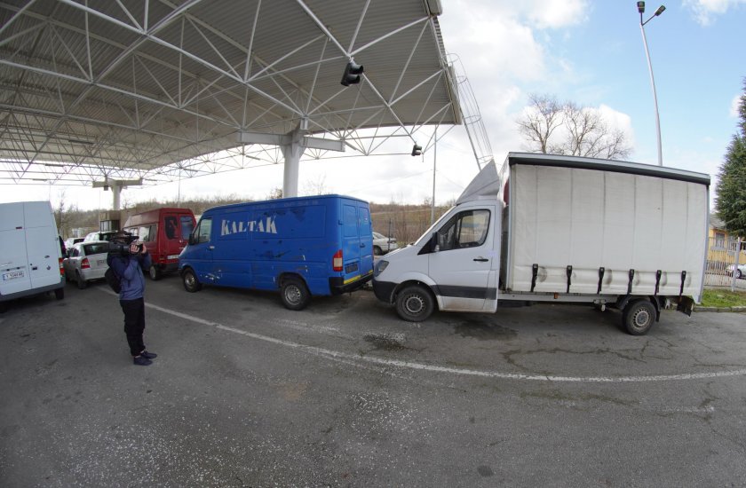Спипаха шестима бежанци на границата с Гърция