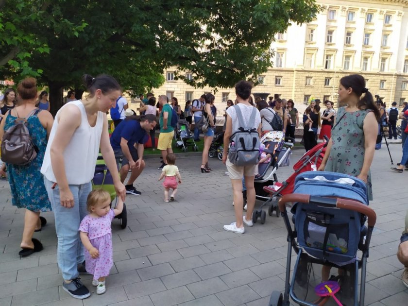 Родители на протест! Блокират Орлов мост 