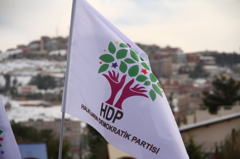 Закриват кюрдската партия в Турция