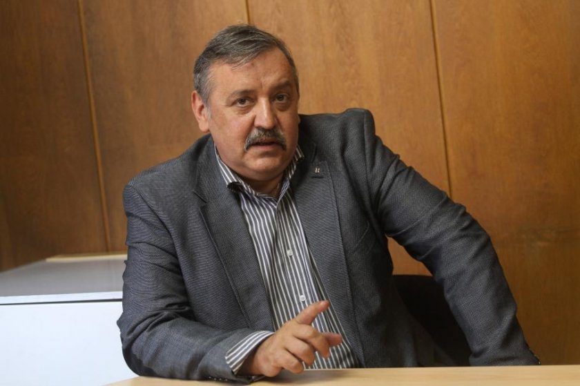 Колегите на проф. Кантарджиев: Мислещите хора разбраха какво се случва