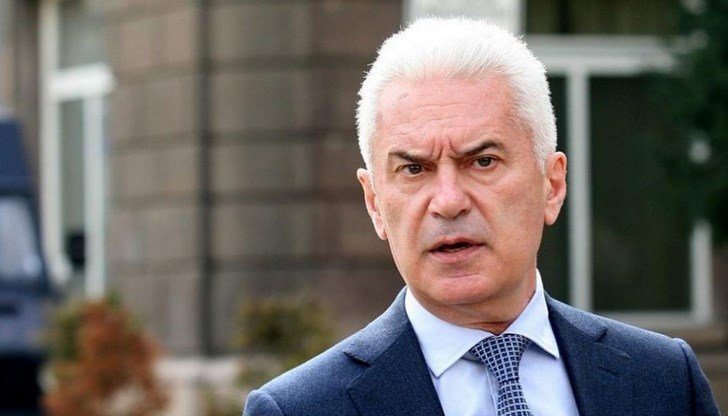 Волен се оплака: Американците ни спряха служебните телефони 