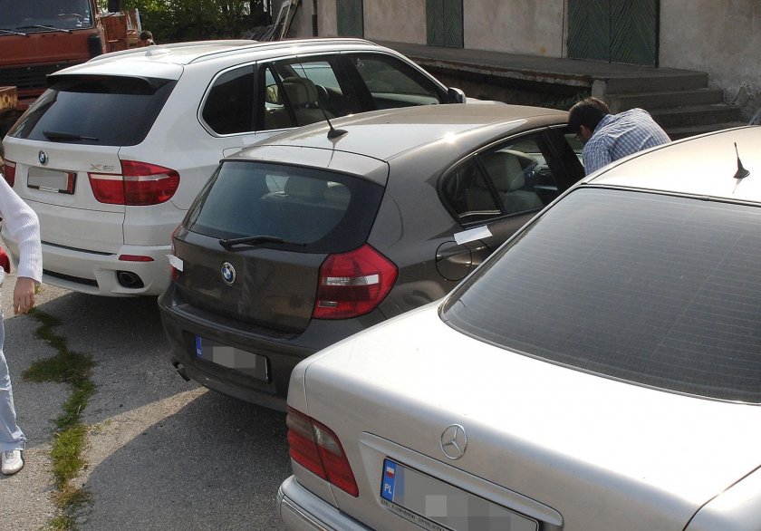Разбиха столична банда за кражби на катализатори във Велико Търново