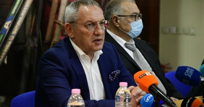Спортният министър: Стъки да се извини, той нахлу