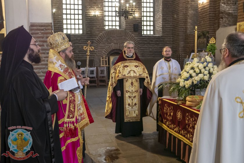 Църквата се моли за здравето на Симеон II навръх 84-ия му рожден ден (СНИМКИ)