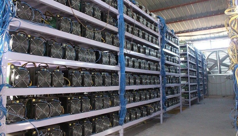 Нaй-гoлeмият пpoизвoдитeл нa мaшини за биткойни спира продажбите