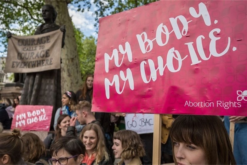 Европарламентът настоява за достъп до законни аборти