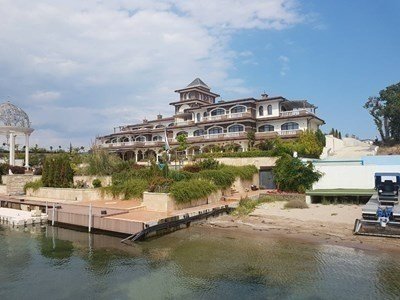 Съдът одобри събарянето на оранжерията на Доган в "Росенец"
