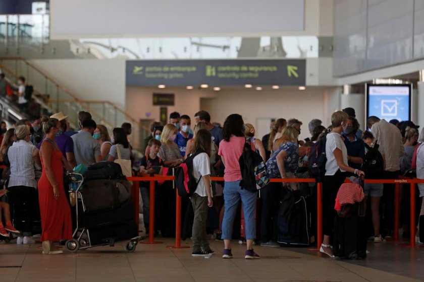 Португалия затяга мерките за британските туристи
