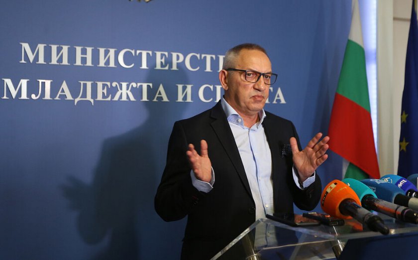 Министър Кузманов: Левски е емблематичен, но всички клубове са равни