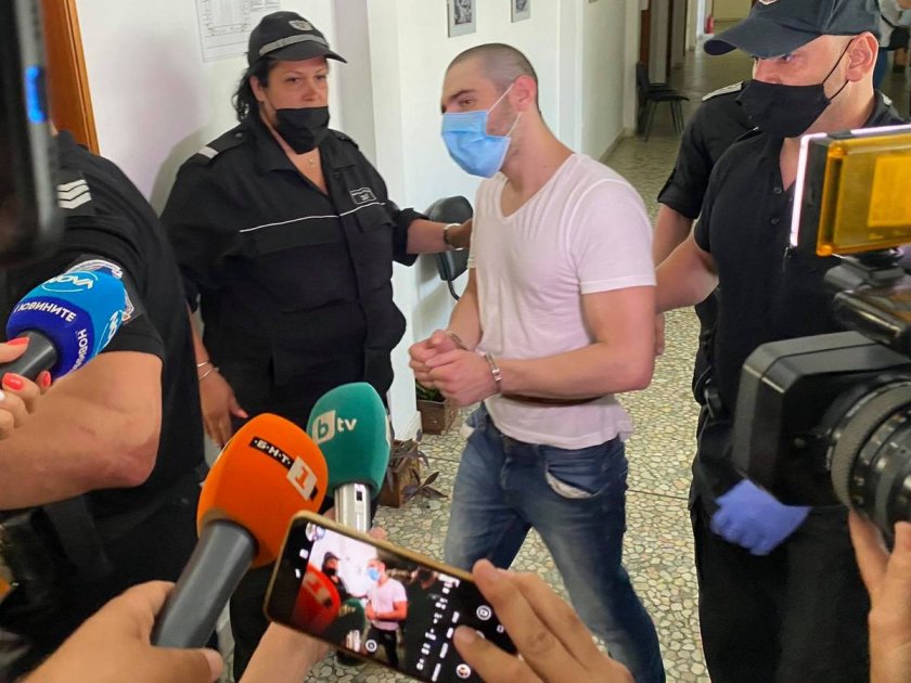 Очаквано: Оставиха в килия касапина на 17-годишната ученичка