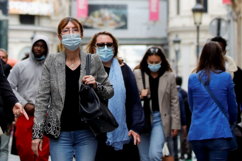 Франция пак призова за "масирана ваксинация"