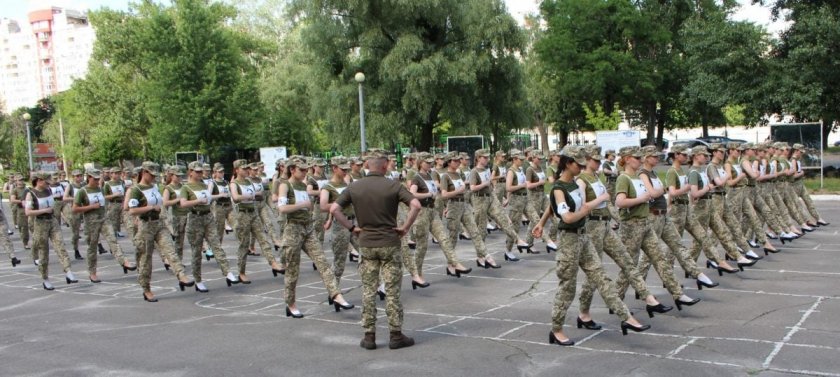 Украйна с парад за независимостта на токчета (УНИКАЛНИ СНИМКИ)