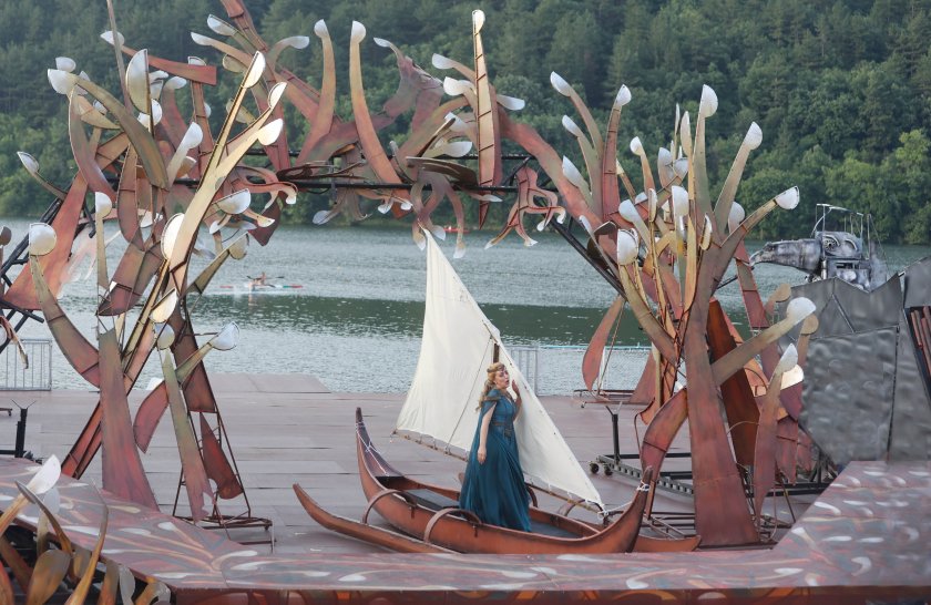 "Жената от езерото" ще изплува с лодка от Панчарево