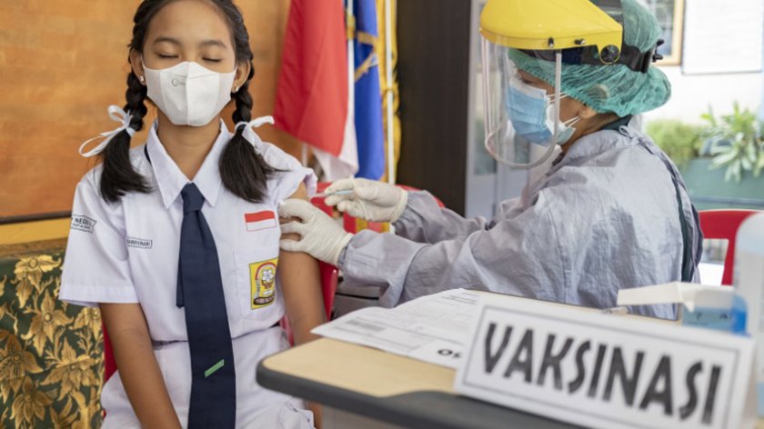 Индонезия счупи рекорда за заразени и починали от COVID-19