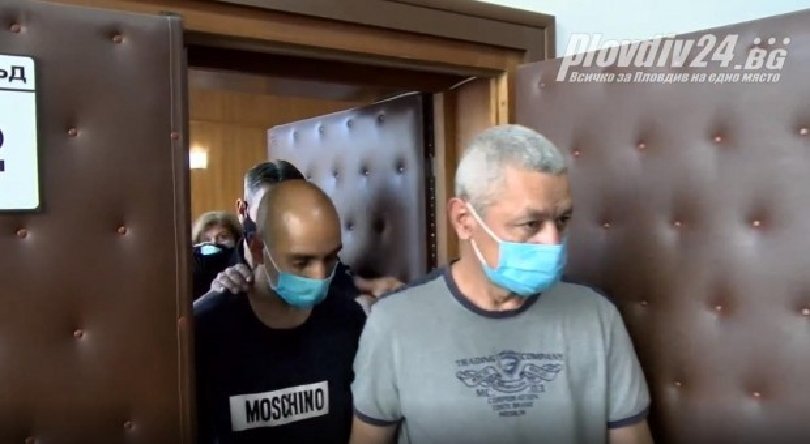 Оставиха в ареста двамата мъже, които пребиха клошар в центъра на Пловдив