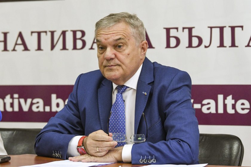 Румен Петков: Неприлично е Слави да прави правителство сам