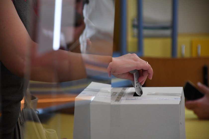 Нова схема за търговия с вот: Откриват фалшиви секции с истински избиратели
