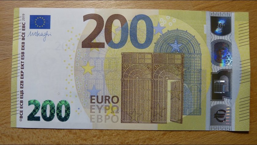 Мъж опита да обмени фалшиви 200 евро