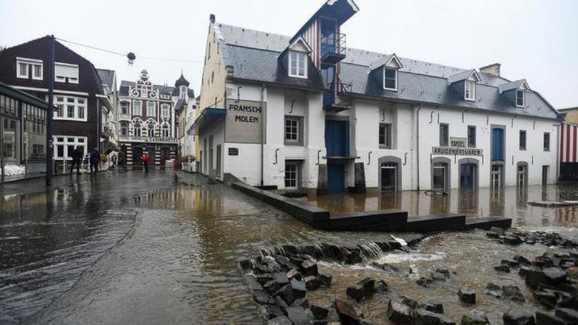 Евакуират хиляди в Нидерландия заради наводнения