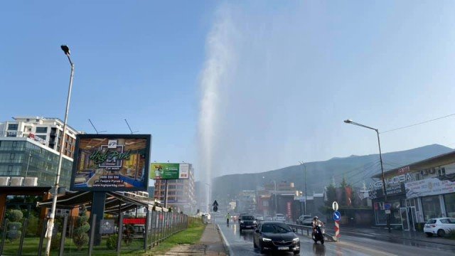 100-годишен водопровод причинил гейзера на "Симеоновско шосе"