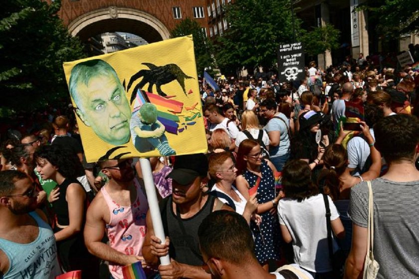 За ужас на Орбан хиляди се включиха в гей парада в Будапеща (СНИМКИ)