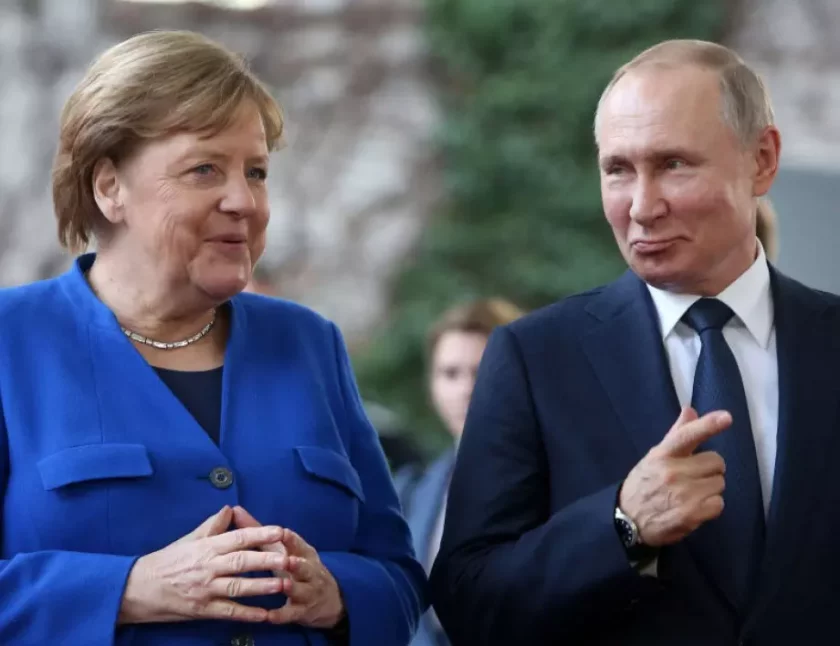 Меркел разговаря с Путин