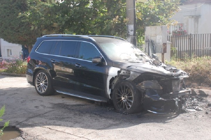 Горя джип за 100 бона на адвокат в казино