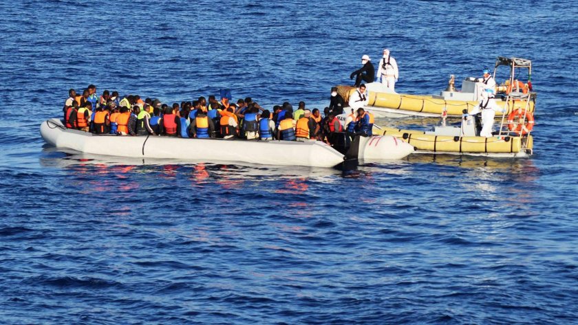 13 тела бяха извадени от корабчето с мигранти, потънало край Тунис
