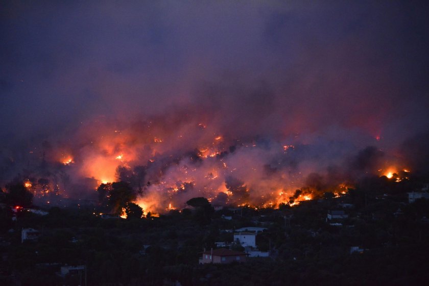 Огнен ад! Извънредно положение на гръцкия остров Евбея 
