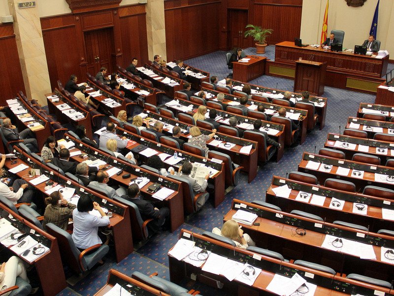 Парламентът в Скопие прие резолюцията за червените линии с България