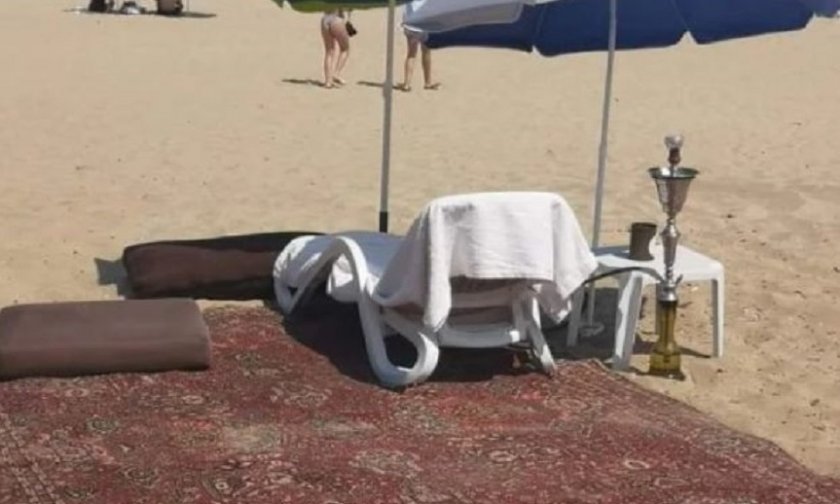 УНИКУМ: Шейх с килим на плажа в Слънчев бряг