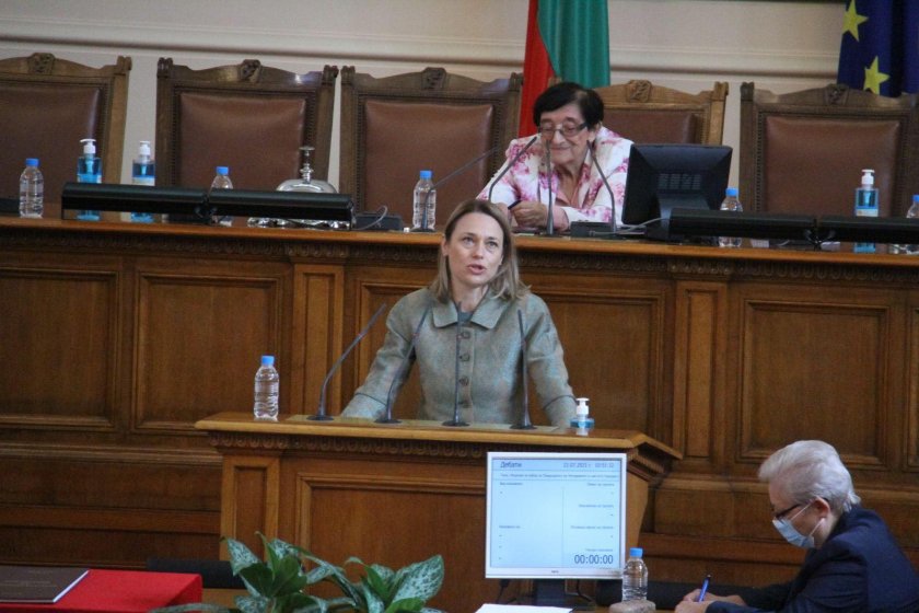 Депутатите не се отказаха от заплатите си