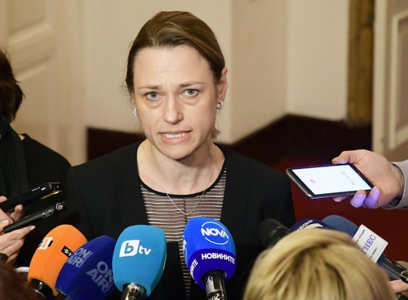 СКАНДАЛ: ДПС скочи на Ива Митева, подлизурствала на БСП