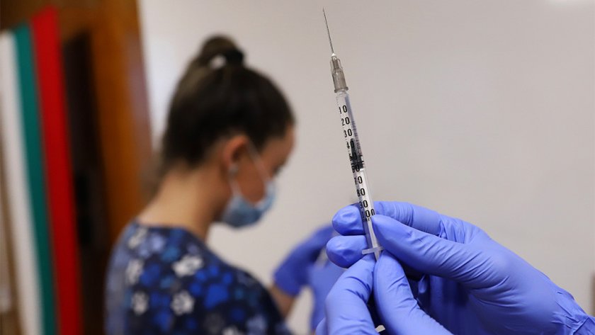 Германия предлага от септември трета доза ваксина срещу COVID-19