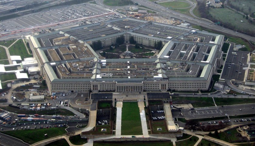 Ужас скова Вашингтон, изолираха Пентагона заради стрелба