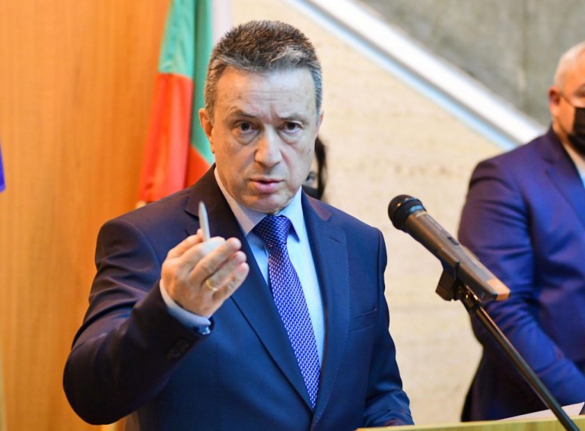 МС пита КС може ли министъра на правосъдието да предлага освобождаване на председателите на ВКС, ВАС и главния прокурор (на живо)