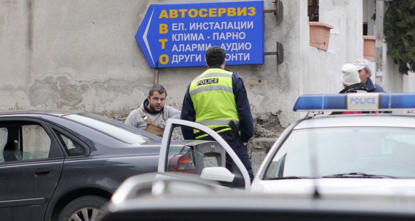 Автосервиз пламна край Монтана, изгоря мерцедес