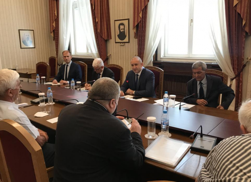 Радев се срещна с ветераните
