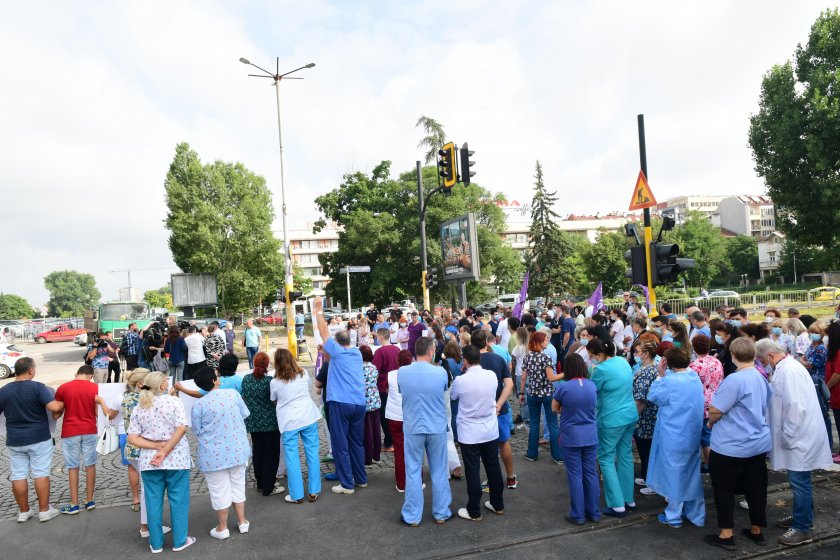 Медици излизат на протест заради решенията на Стойчо Кацаров 