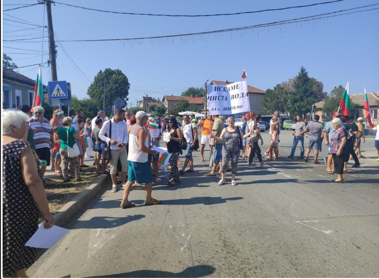Протест блокира международния път Бургас - Малко Търново