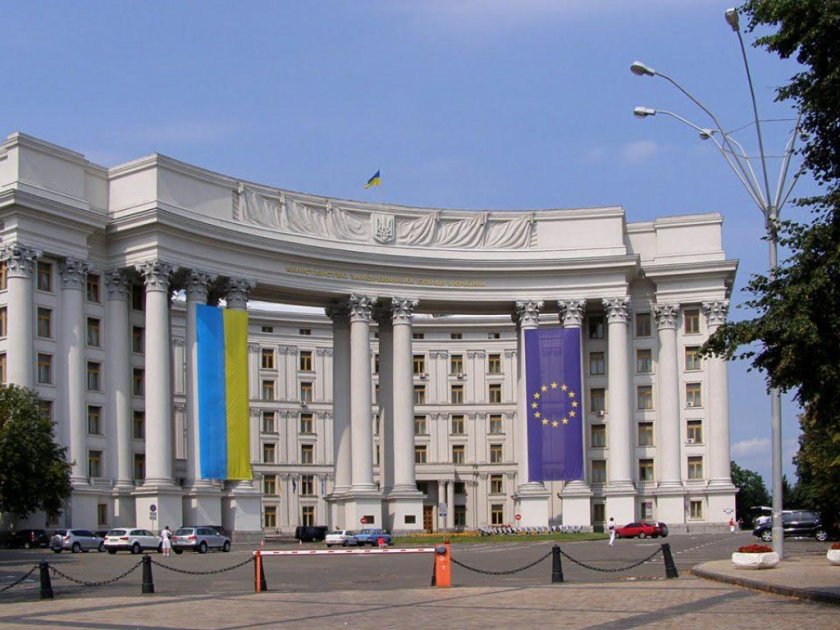 Високо напрежение: Националисти опитаха да нахлуят в президентството на Украйна