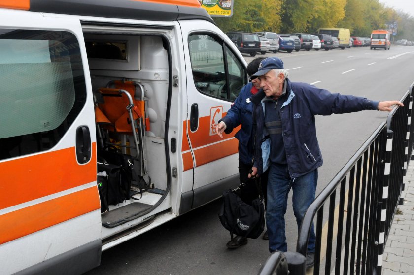 Брутално: Нападнаха шофьор на линейка в Пловдив
