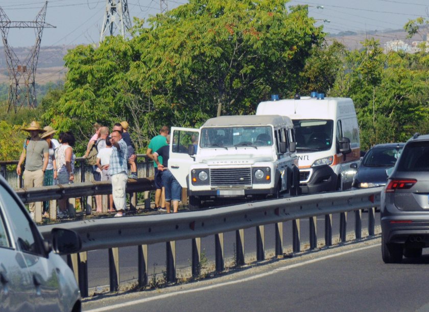 Два джипа с туристи се удариха на пътя Бургас - Созопол (СНИМКИ)