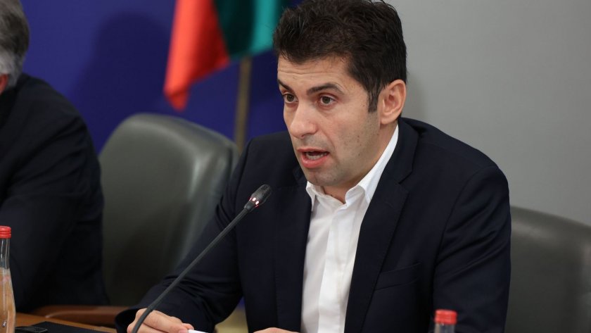 Петков и работодателите мъдрят мерки срещу кризата