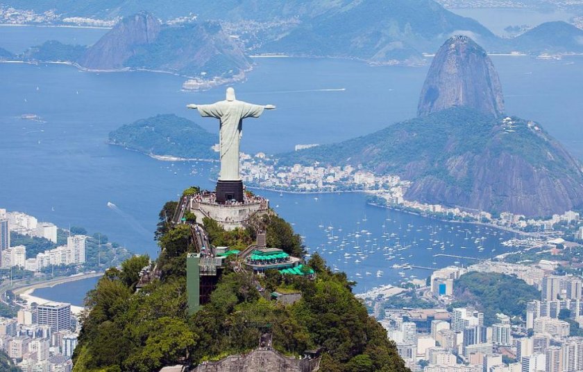 Арестуваха французи, посрещнали изгрева върху статуята на Христос в Рио де Жанейро